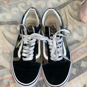 Army print vans